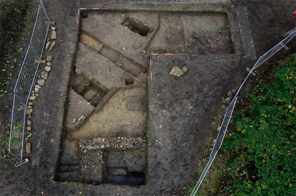 Minchery Farm Paddock excavation, trench 2, Nov 2012  (c) Aerial Cam